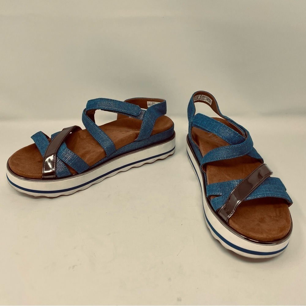 Beautiful barely worn Vionic denim sandals size 6 - Picture 3 of 8